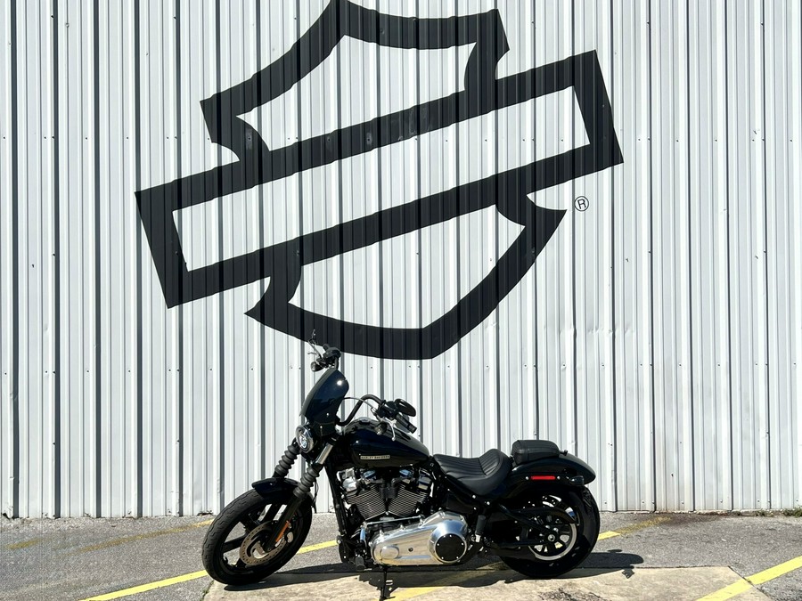 2025 Harley-Davidson® Street Bob® Vivid Black w/Cast Wheels