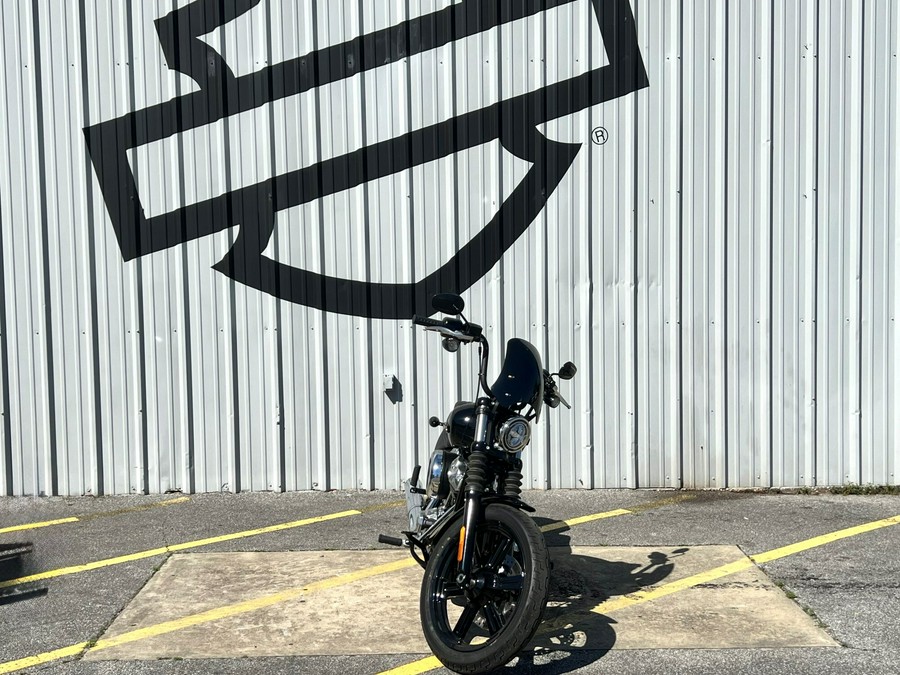 2025 Harley-Davidson® Street Bob® Vivid Black w/Cast Wheels