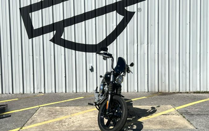 2025 Harley-Davidson® Street Bob® Vivid Black w/Cast Wheels