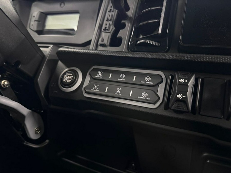 2026 Can-AM Defender MAX Lone Star Cab HD11