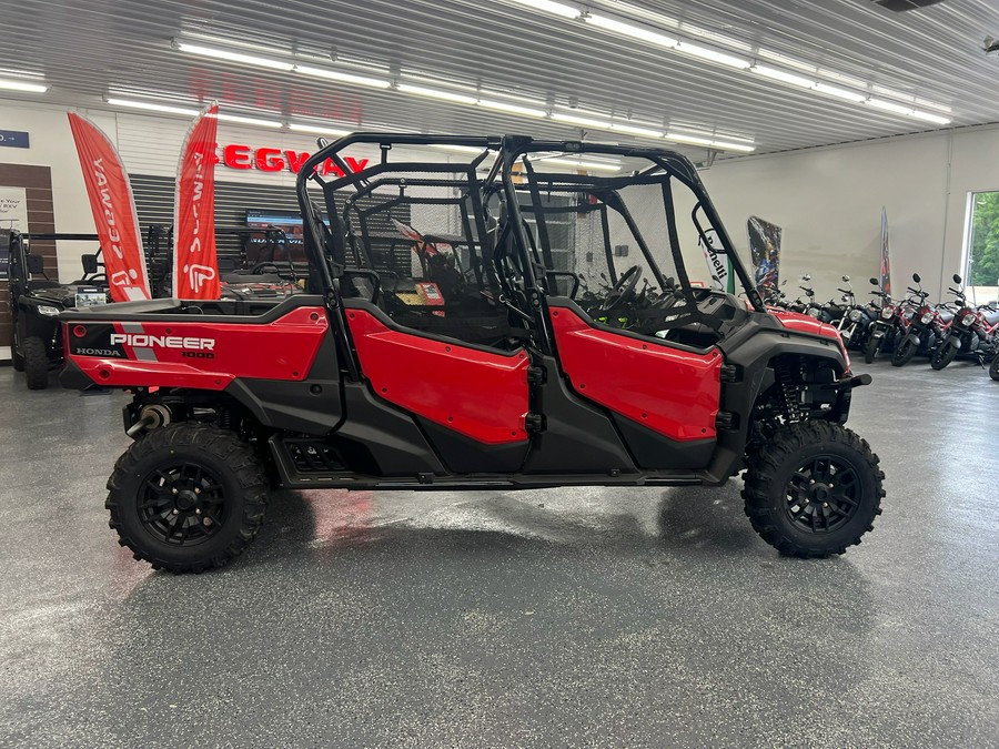 2025 Honda Pioneer 1000-6 Deluxe Crew