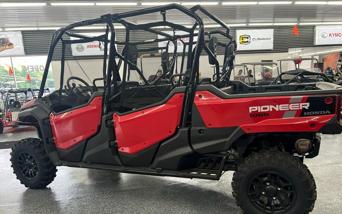 2025 Honda Pioneer 1000-6 Deluxe Crew