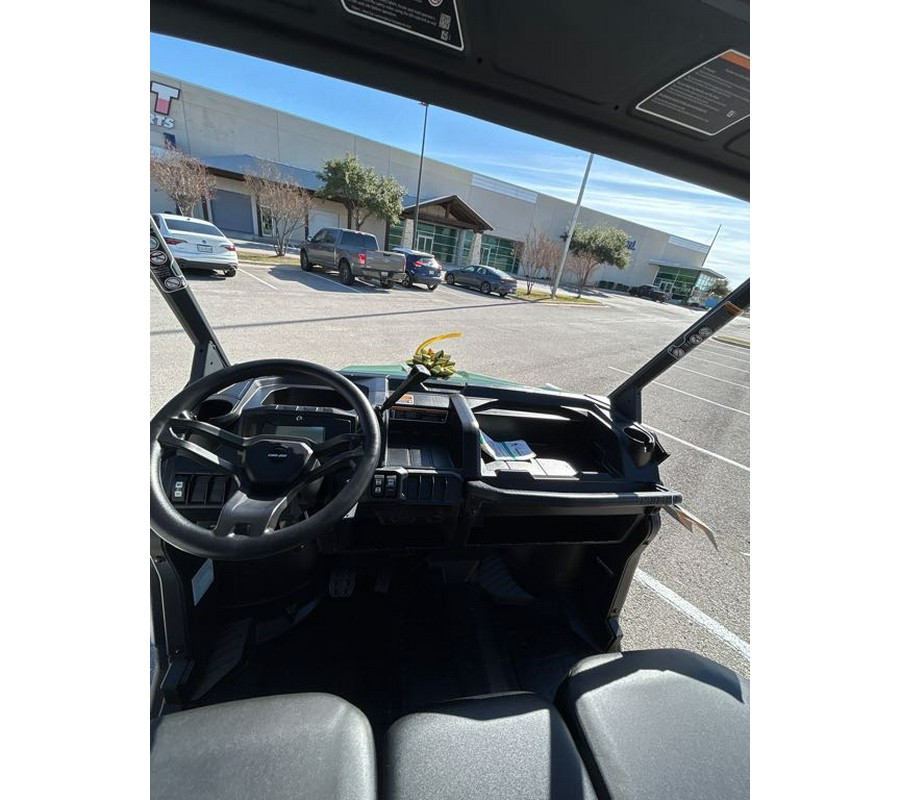 2025 Can-Am Defender DPS HD10