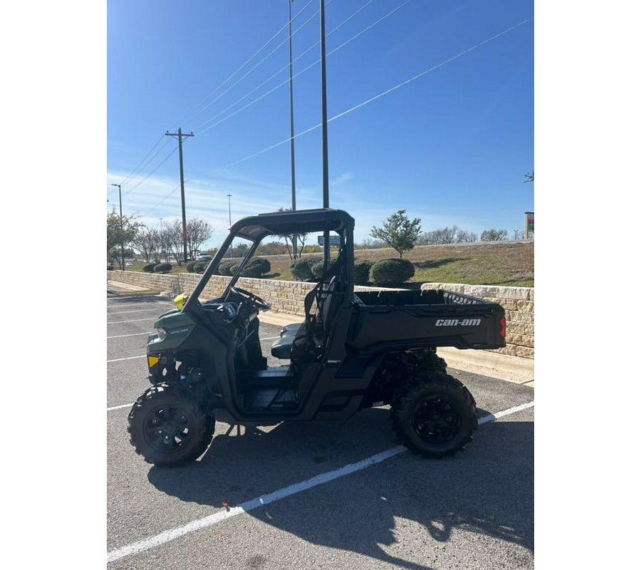 2025 Can-Am Defender DPS HD10