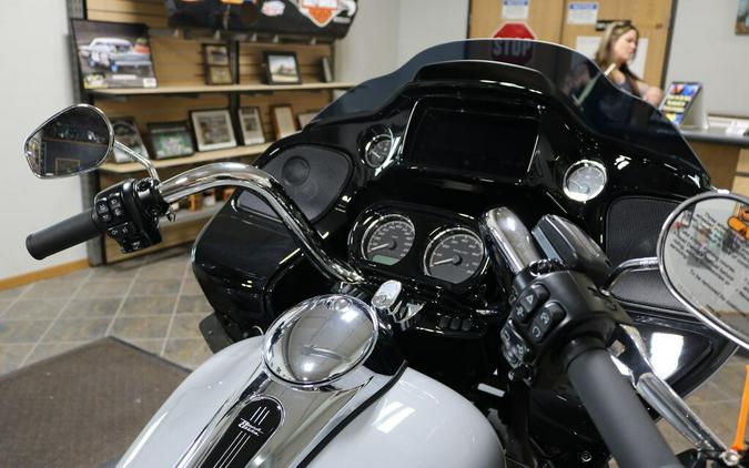 FLTRT 2025 Road Glide® 3