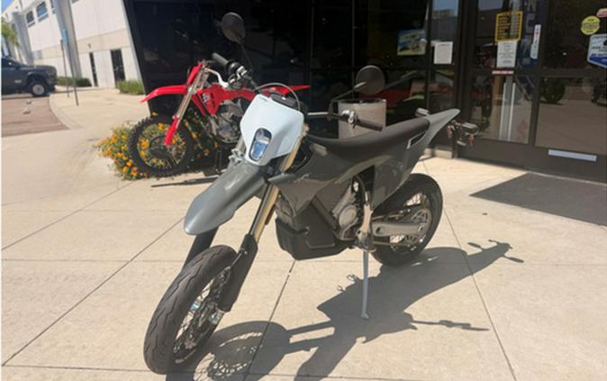 2026 Stark VARG SM 80 hp Medium 165-200lbs (Enduro) 80 HP