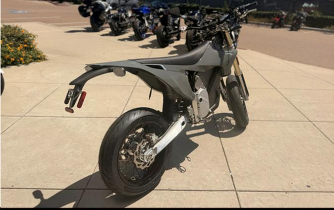 2026 Stark VARG SM 80 hp Medium 165-200lbs (Enduro) 80 HP