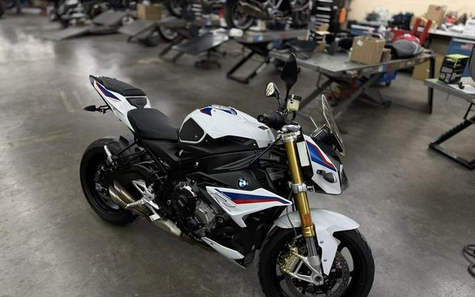2018 BMW S 1000 R Light WT / Lupin BL Metallic / Racing RD