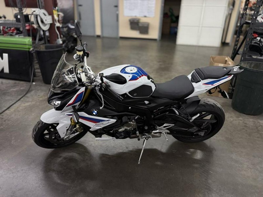 2018 BMW S 1000 R Light WT / Lupin BL Metallic / Racing RD