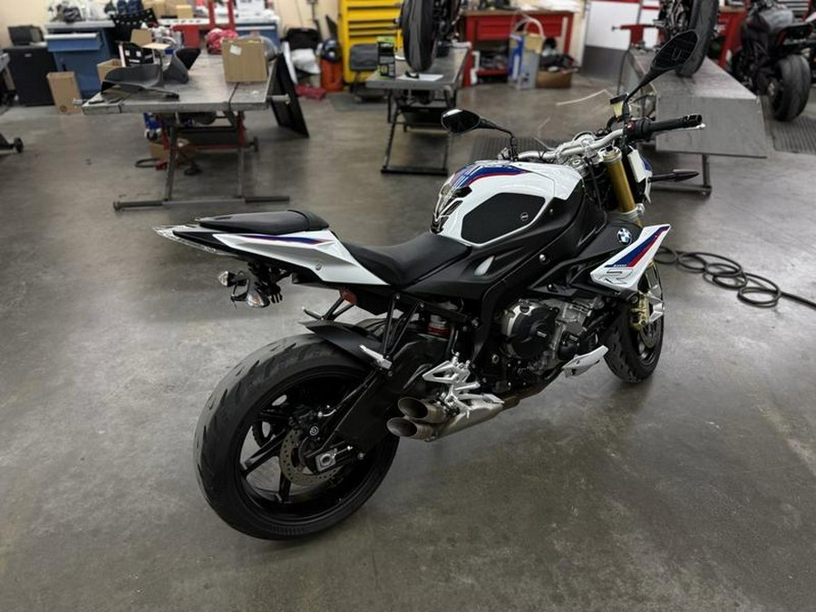 2018 BMW S 1000 R Light WT / Lupin BL Metallic / Racing RD