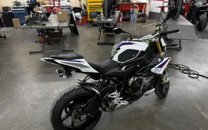 2018 BMW S 1000 R Light WT / Lupin BL Metallic / Racing RD