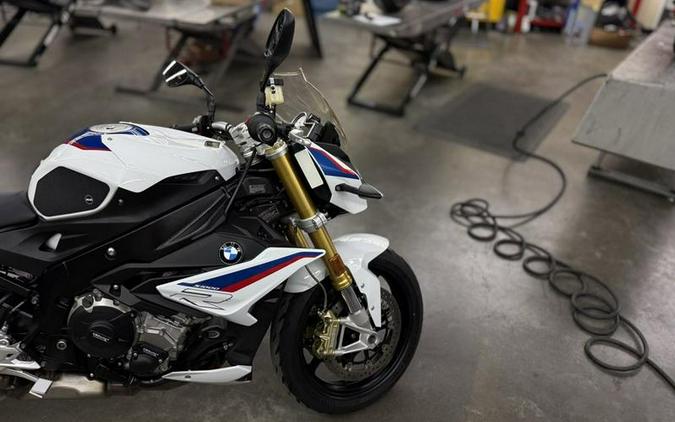 2018 BMW S 1000 R Light WT / Lupin BL Metallic / Racing RD