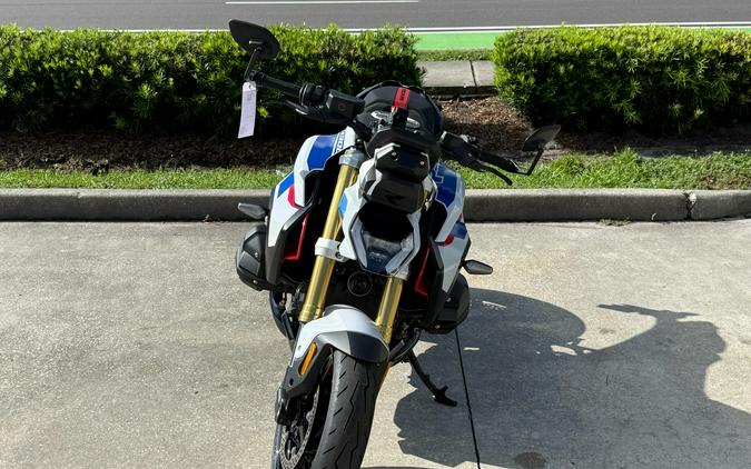 2026 BMW R 1300 R