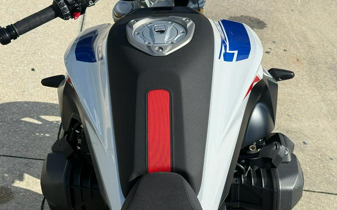 2026 BMW R 1300 R