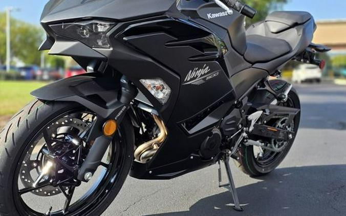 2026 Kawasaki Ninja® 500 ABS Metallic Flat Spark Black