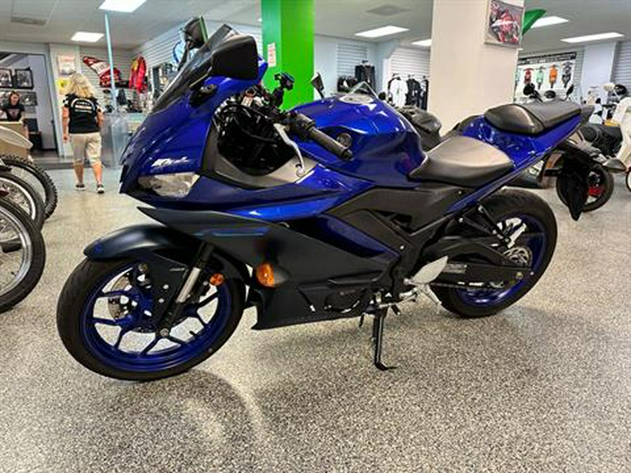 2023 Yamaha YZF-R3 ABS