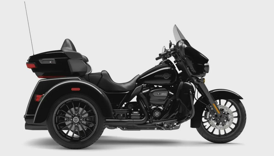 2025 Harley-Davidson® Tri Glide® Ultra Vivid Black - Black Finish
