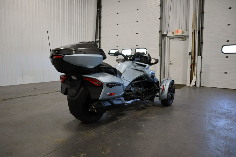 2022 Can-Am® Spyder F3 Limited Dark Wheels