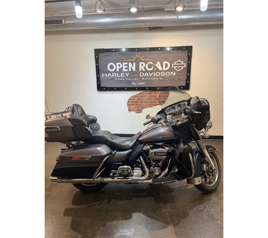 2017 Harley-Davidson® Ultra Limited Two-Tone Charcoal Denim/Black Denim