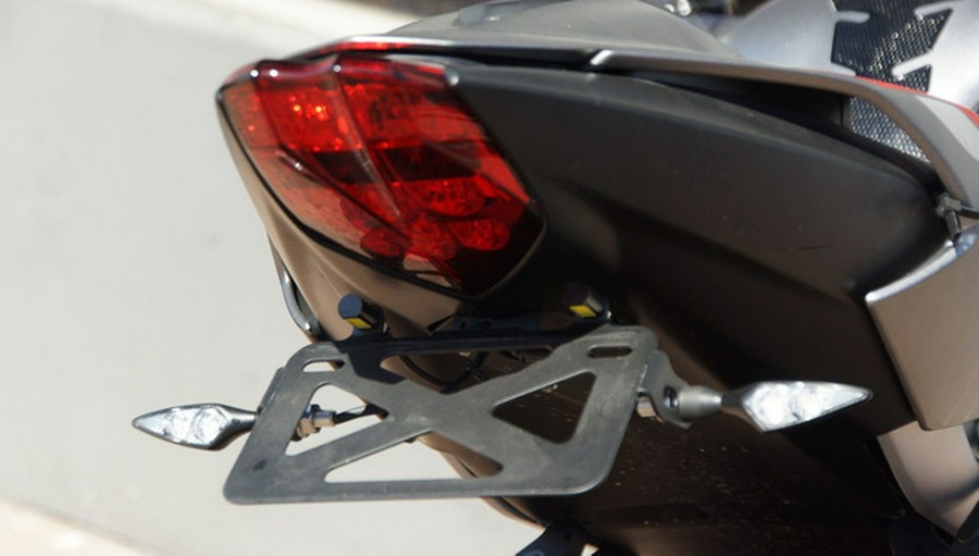 2022 Triumph Street Triple R Low Matte Silver Ice