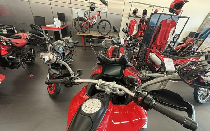 2022 Ducati Multistrada V4S Ducati Red / Alloy Wheels
