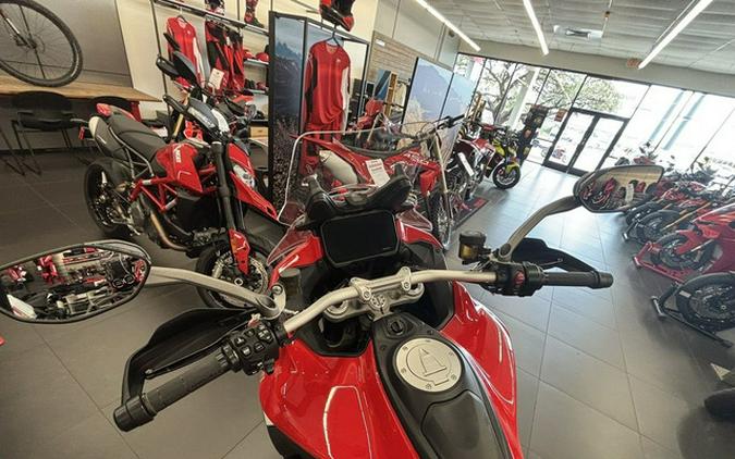 2022 Ducati Multistrada V4S Ducati Red / Alloy Wheels