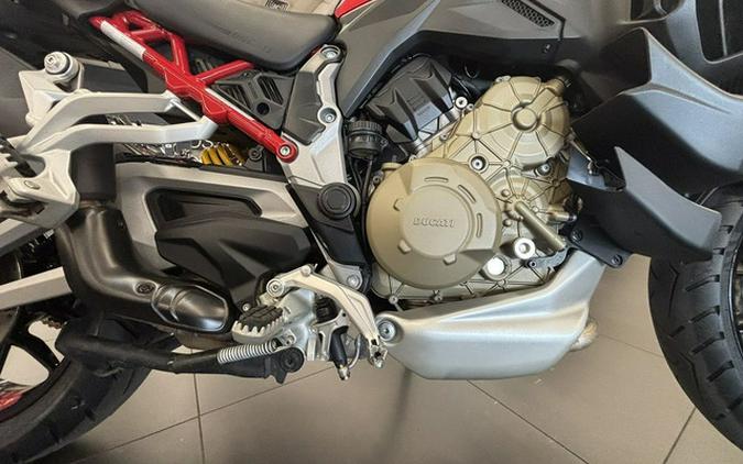 2022 Ducati Multistrada V4S Ducati Red / Alloy Wheels