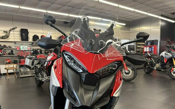 2022 Ducati Multistrada V4S Ducati Red / Alloy Wheels