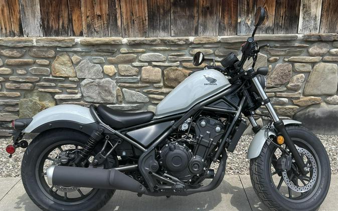 2026 Honda Rebel® 500 Pearl Smoky Gray
