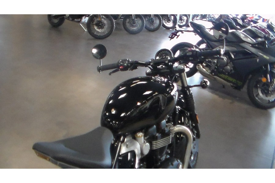 2026 Bonneville Bobber Base - Triumph