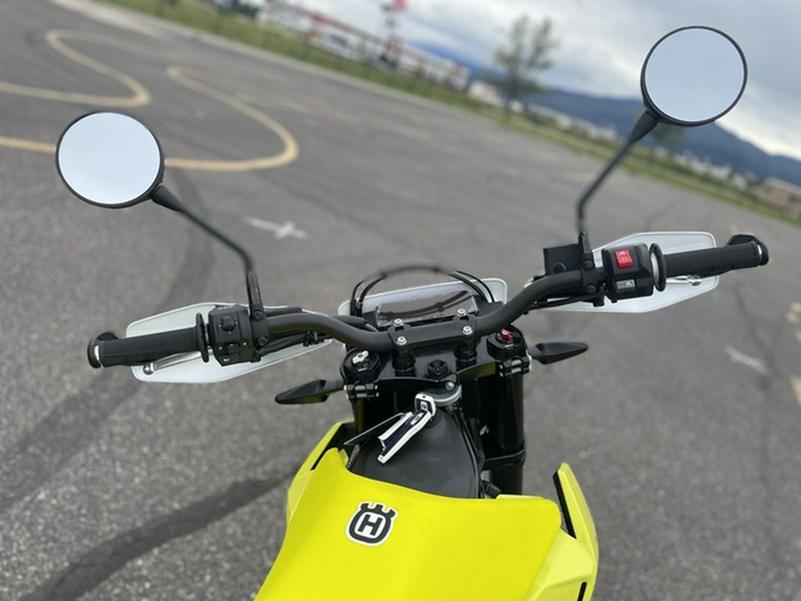 2026 Husqvarna Supermoto 701