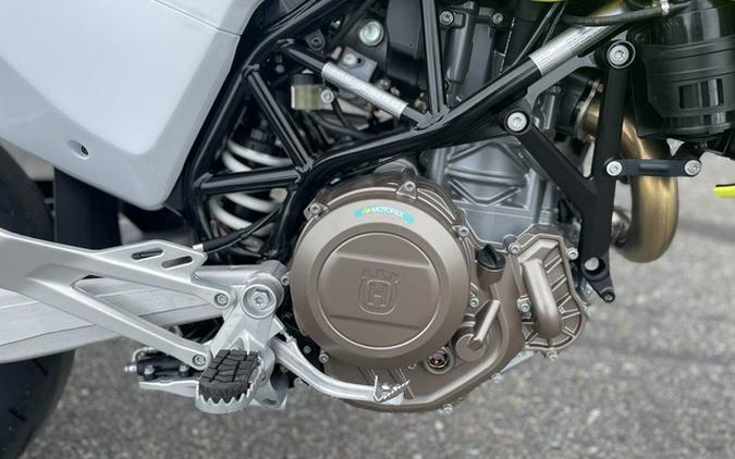 2026 Husqvarna Supermoto 701