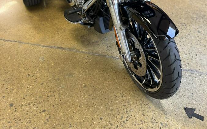 2024 Harley-Davidson Road Glide 3 VIVID BLACK W/ PINSTRIPE