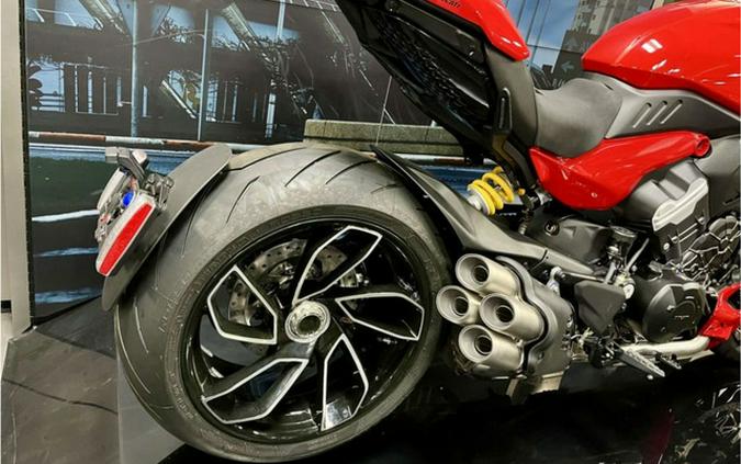 2025 Ducati Diavel V4 Ducati Red