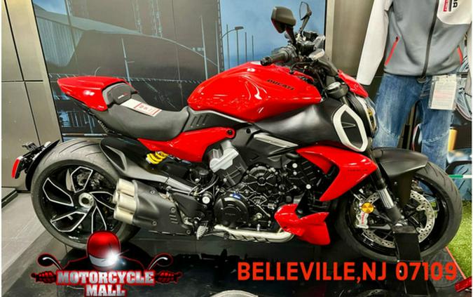 2025 Ducati Diavel V4 Ducati Red