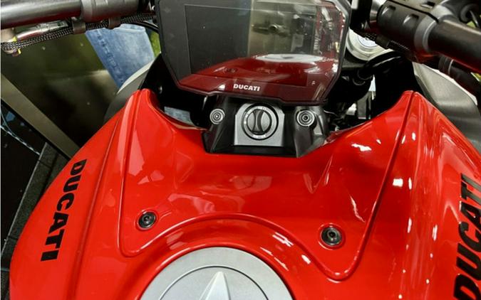 2025 Ducati Diavel V4 Ducati Red