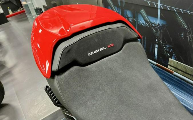 2025 Ducati Diavel V4 Ducati Red