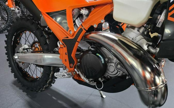 2027 KTM XC 300 W Hardenduro