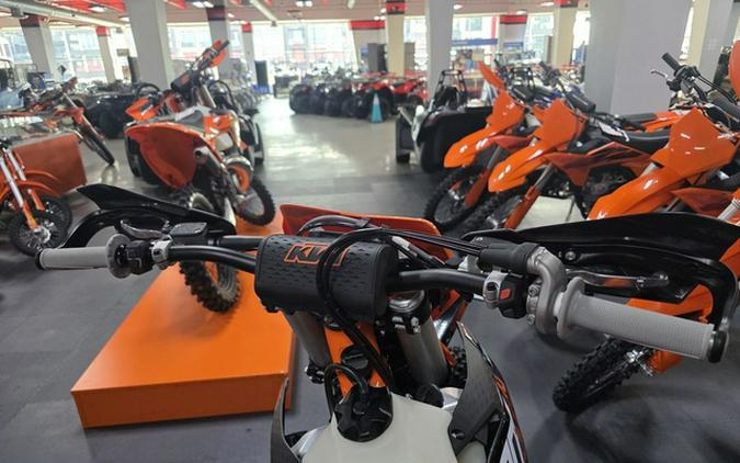 2027 KTM XC 300 W Hardenduro