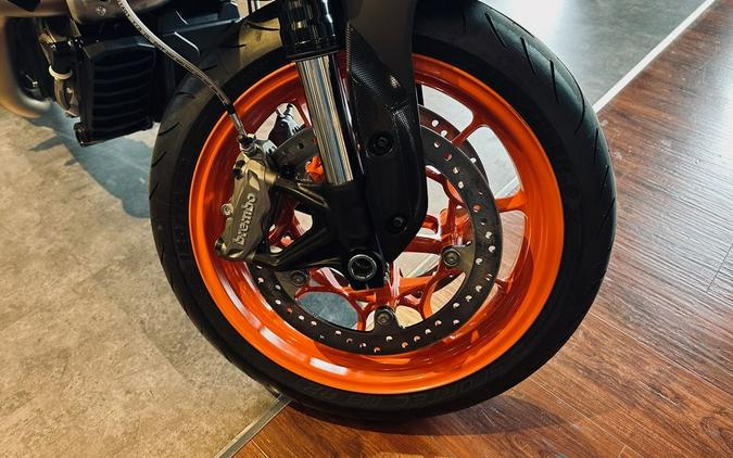 2023 Indian Motorcycle® FTR Stealth Gray/Orange Burst