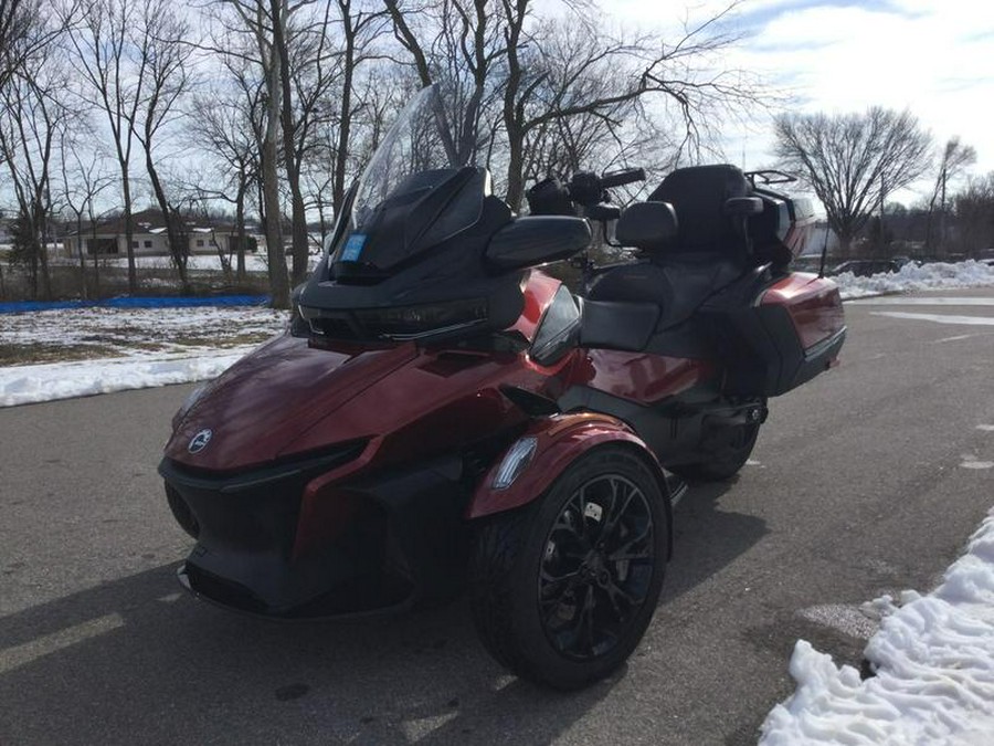 2022 Can-Am® Spyder RT Limited Dark Wheels