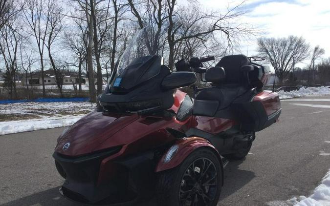 2022 Can-Am® Spyder RT Limited Dark Wheels