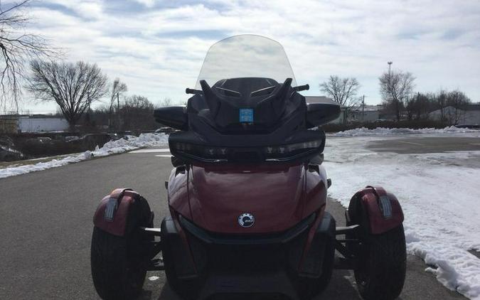 2022 Can-Am® Spyder RT Limited Dark Wheels