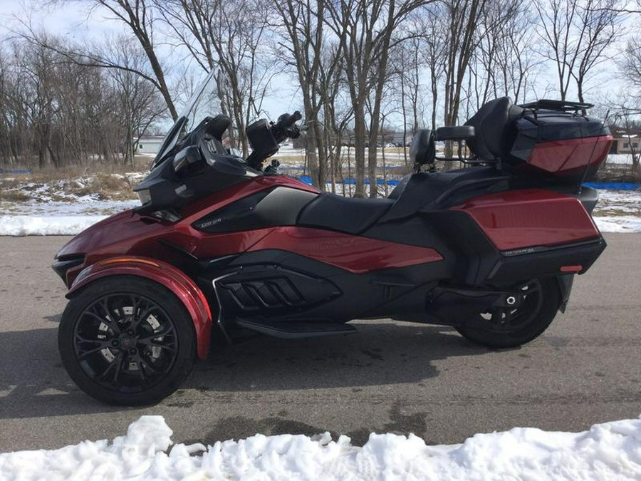 2022 Can-Am® Spyder RT Limited Dark Wheels