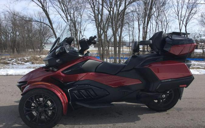 2022 Can-Am® Spyder RT Limited Dark Wheels