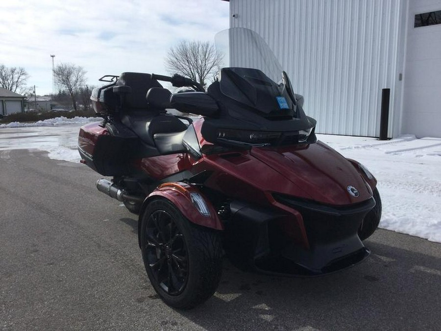 2022 Can-Am® Spyder RT Limited Dark Wheels