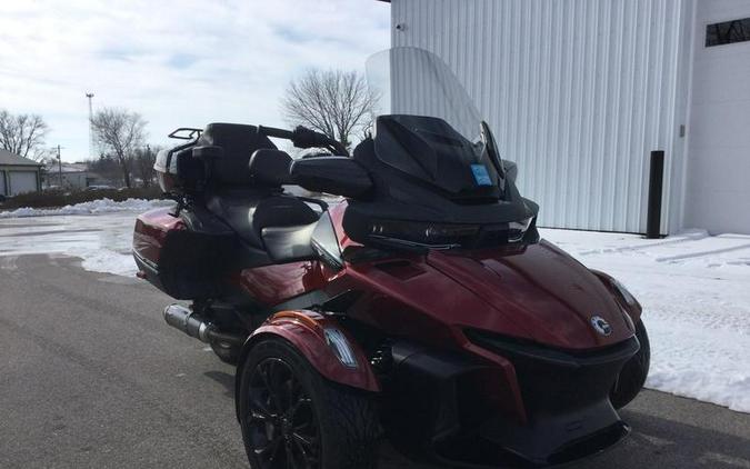 2022 Can-Am® Spyder RT Limited Dark Wheels