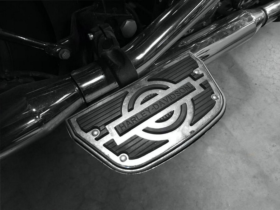 2004 Harley-Davidson® FLSTC - Heritage Softail® Classic