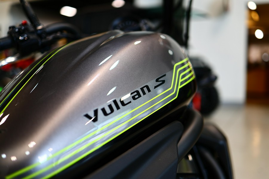 2026 Kawasaki Vulcan S ABS Metallic Graphite GrayMetallic Spark Black