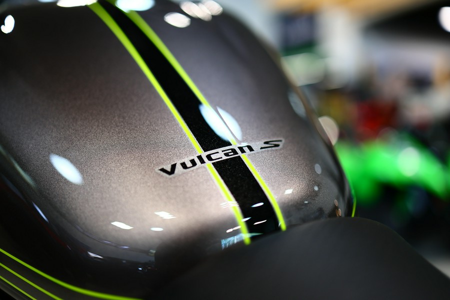 2026 Kawasaki Vulcan S ABS Metallic Graphite GrayMetallic Spark Black